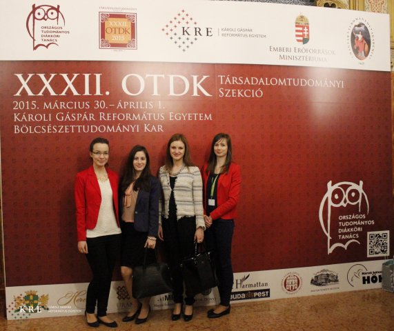 OTDK fal előtt készült képek